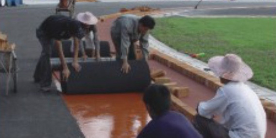 Pave track on the binder  one lane by one lance following the starting
direction